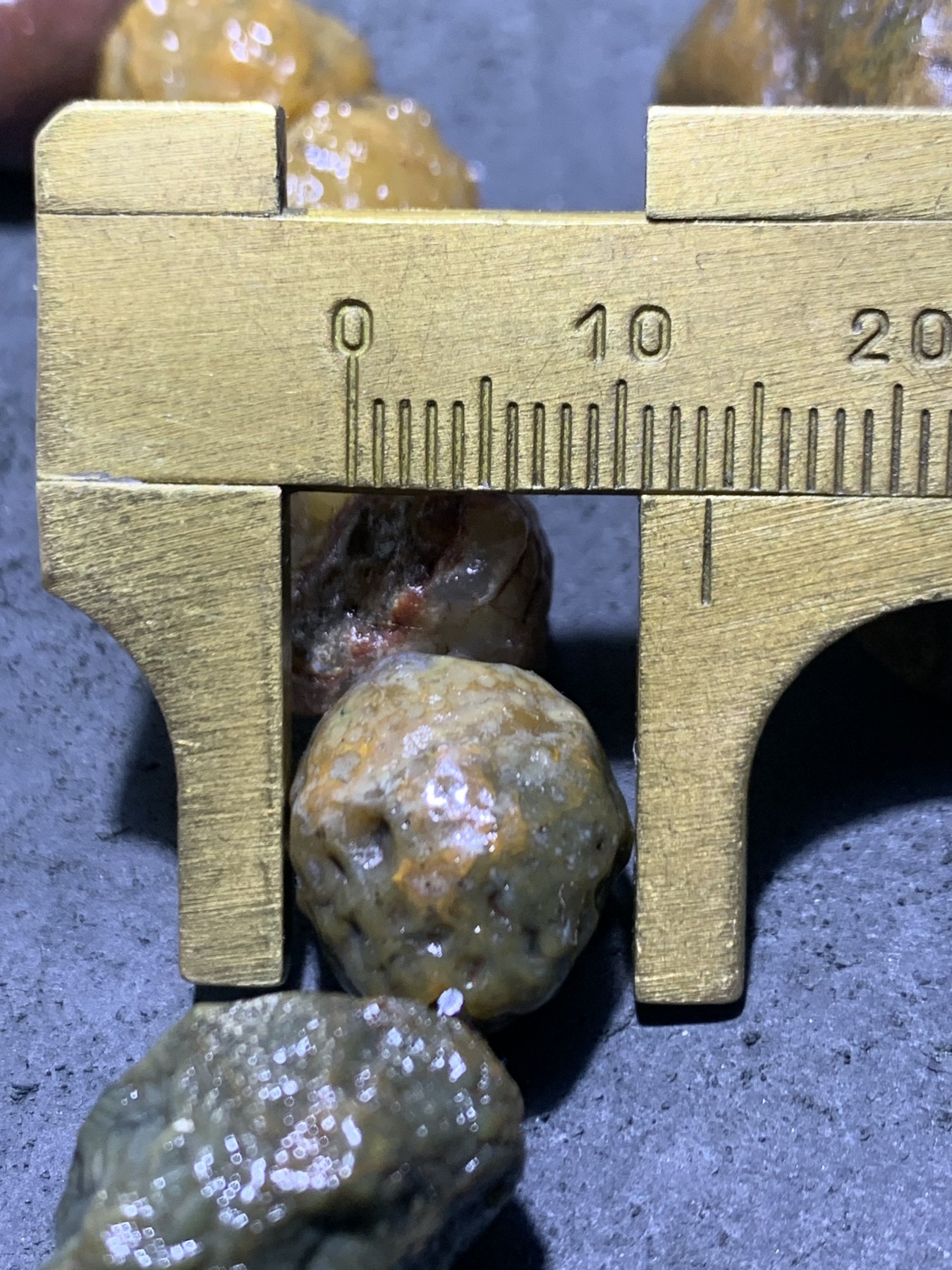 精美筋脉石老料高圆度玛瑙原石手串一条，