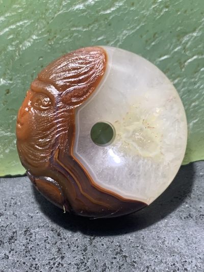 精美亚光高玉化冰飘战国红玛瑙手工俏色巧雕灵猴平安扣一个， - 精美亚光高玉化冰飘战国红玛瑙手工俏色巧雕灵猴平安扣一个，