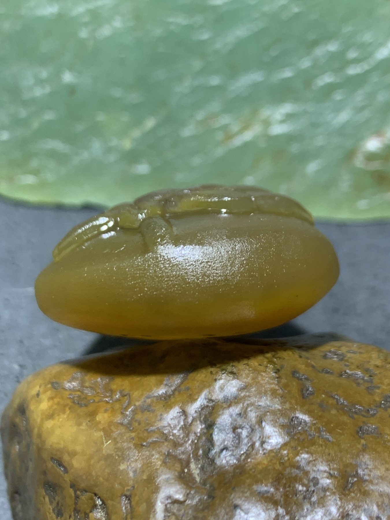 精美亚光高润度冰飘心冻料鸡油黄蒙料战国红玛瑙雕刻荷花吊坠一个