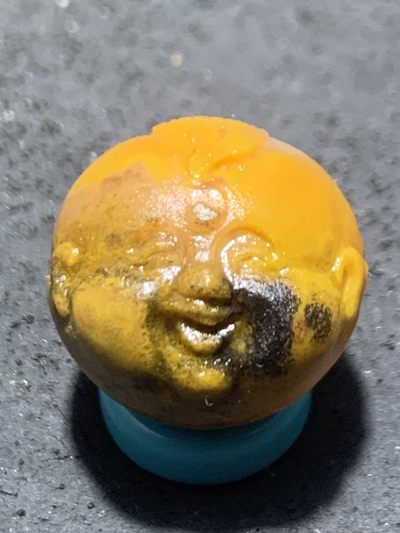 精美亚光冰飘鸡油黄战国红玛瑙手工俏色巧雕童子圆珠一个， - 精美亚光冰飘鸡油黄战国红玛瑙手工俏色巧雕童子圆珠一个，