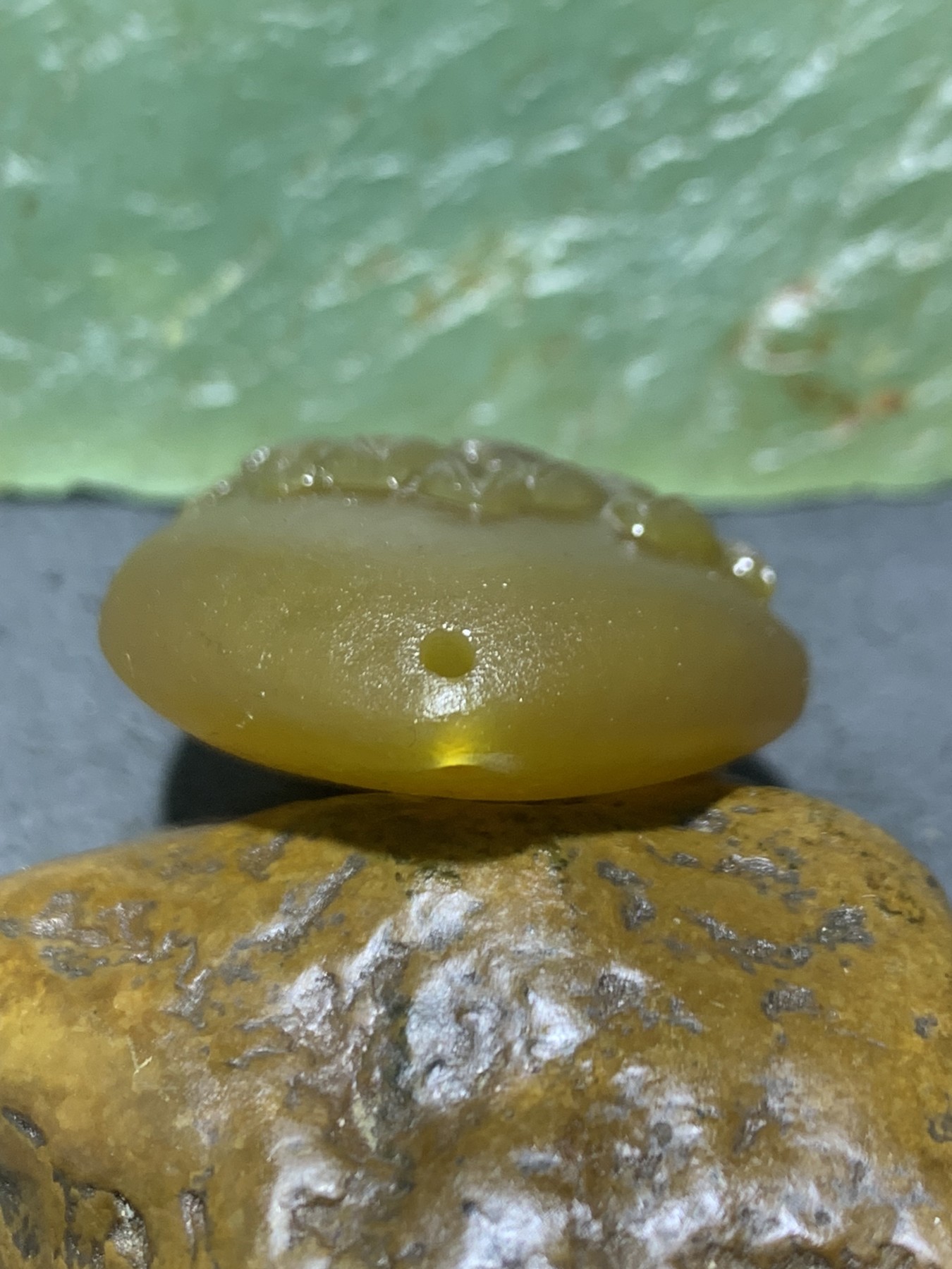精美亚光高润度冰飘心冻料鸡油黄蒙料战国红玛瑙雕刻荷花吊坠一个