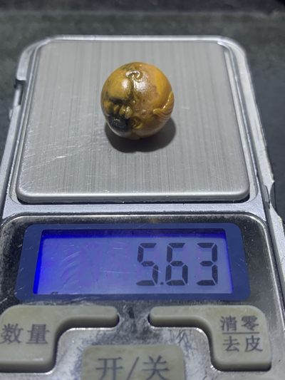 精美亚光冰飘鸡油黄战国红玛瑙手工俏色巧雕童子圆珠一个， 精美亚光冰飘鸡油黄战国红玛瑙手工俏色巧雕童子圆珠一个，