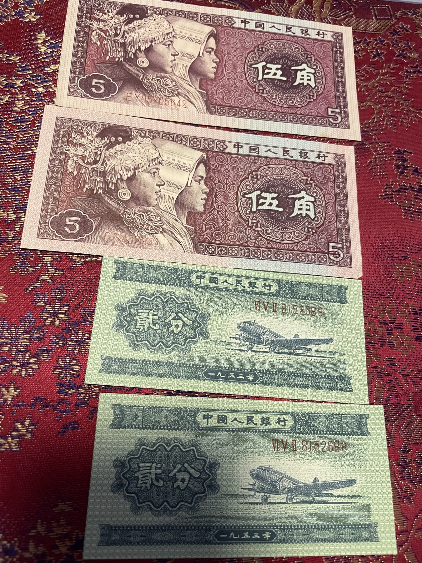 第20场钱币纸币小人书、连环画、瓷器专场 中国人民银行五角和二版两分纸币连号合拍，95品，特惠上传