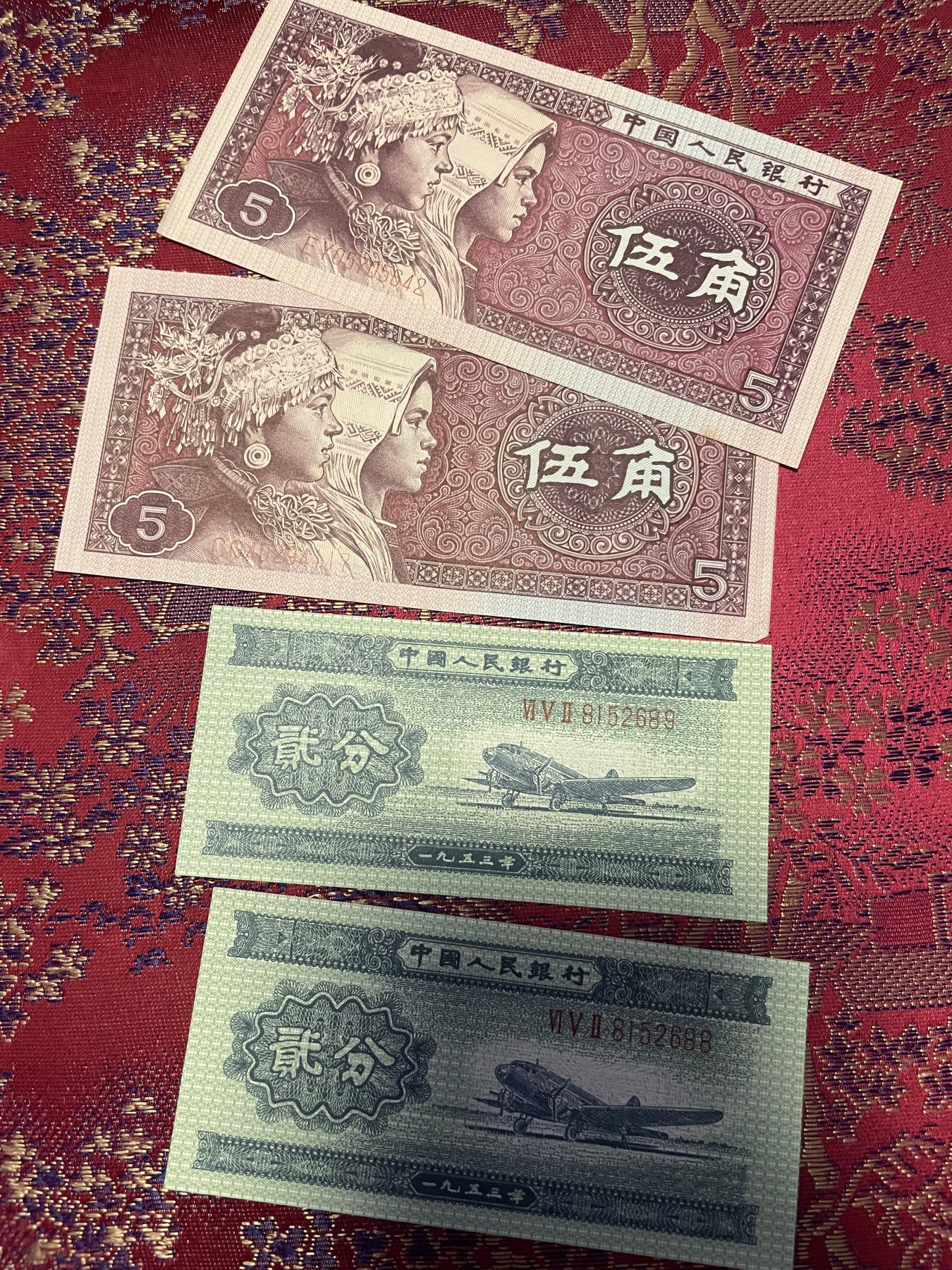 第20场钱币纸币小人书、连环画、瓷器专场 中国人民银行五角和二版两分纸币连号合拍，95品，特惠上传
