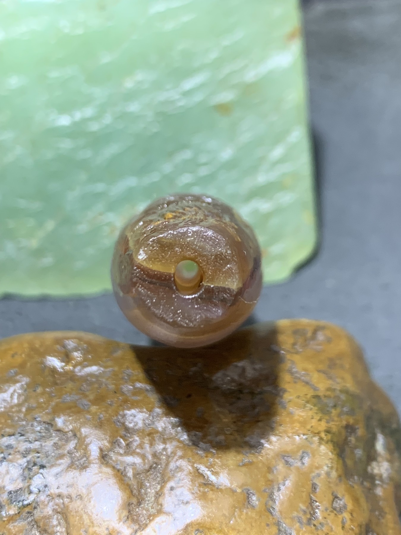 精美亚光高玉化巴西玛瑙手工俏色巧雕地主桶珠一个！