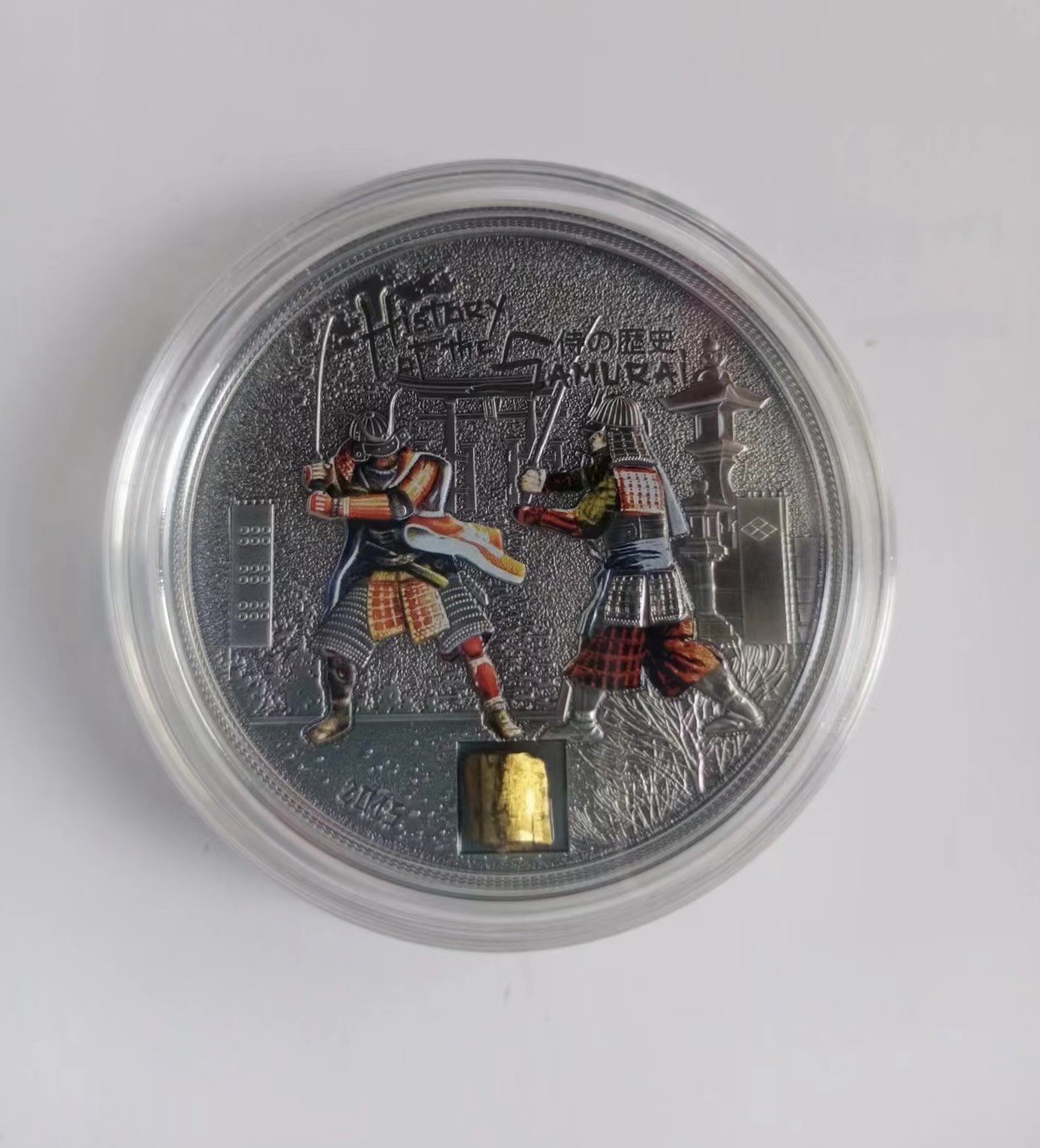 🦩收藏联盟Quantum Auction 第324期拍卖  库克群岛2015年日本武士金色盔甲镶嵌彩色银币 重量1盎司 发行量999枚 有盒有证书