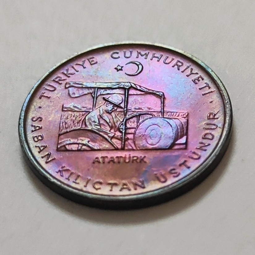 🏮💰物与斋新春连拍3-世界近现代硬币专场（共三场合并发货） 土耳其1971年FAO币10 Kurus铜币 世界粮农组织 绝美紫橙色五彩包浆，细节生动，带原标签及保护盒