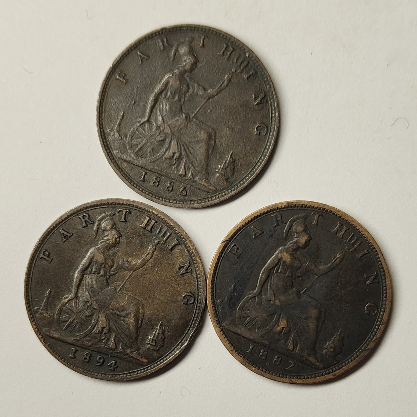 🏮💰物与斋新春连拍3-世界近现代硬币专场（共三场合并发货） 英国维多利亚中年维法新铜币三枚，1882+1886+1894