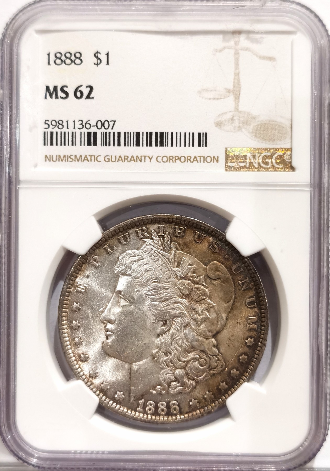 博洋堂世界钱币拍卖第064期（全场包邮） 1888年美国摩根银币小版本再评标签NGC-MS62，原汁原味灰五彩老包浆，包浆醇厚，打制精美。币面清爽干净又漂亮，状态极佳。低评，状态和品质不输现在的63分。好年份1888吉祥年份-吉祥寓意要发发发，市场上比较稀少的年份以及少见的小版本再评标签认证