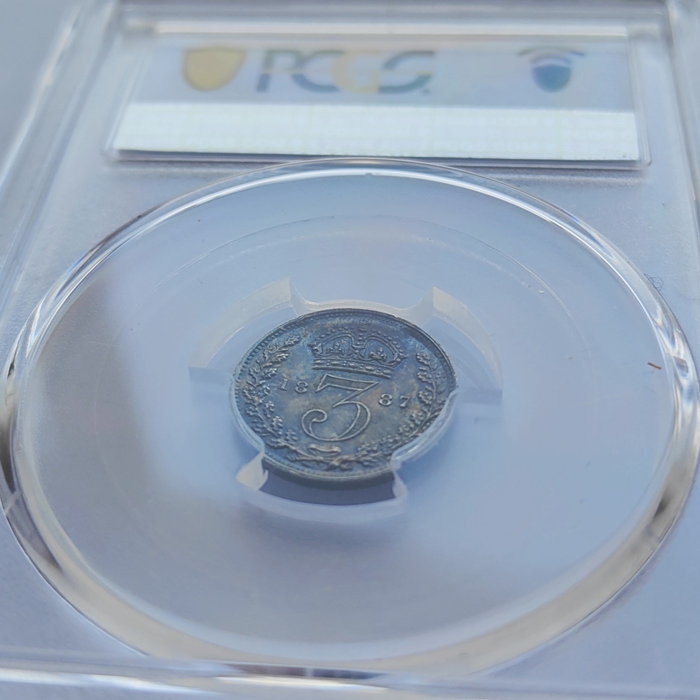 🏮💰物与斋新春连拍3-世界近现代硬币专场（共三场合并发货） PCGS-MS63 英国1887年维多利亚高冠三便士银币 绝美五彩包浆，深打好细节，个人觉得低评