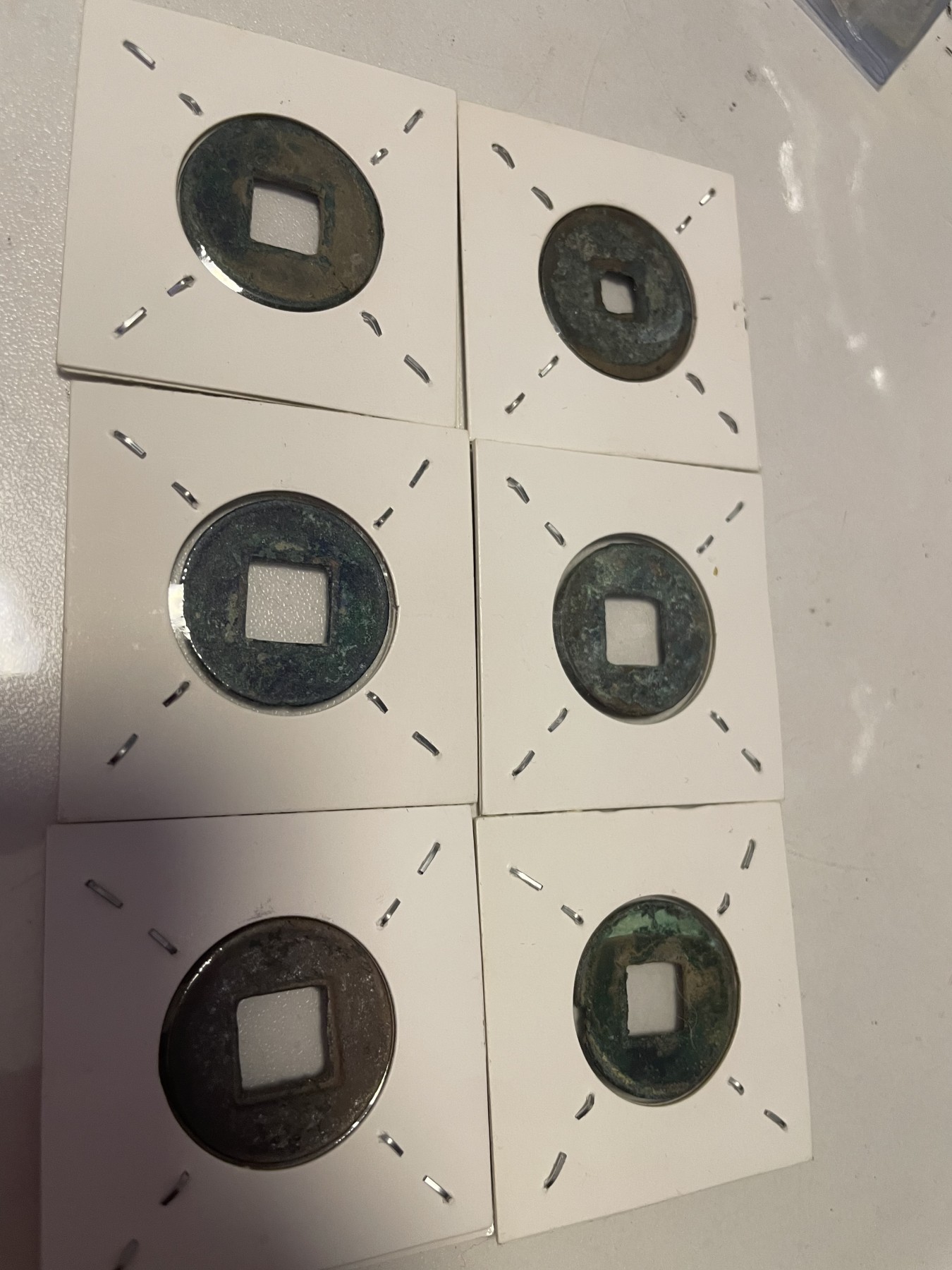 第19场钱币、银币、铜币、纸币、小人书、连环画、瓷器专场 各版别五铢币和宣和通宝，六枚合拍，特惠上传