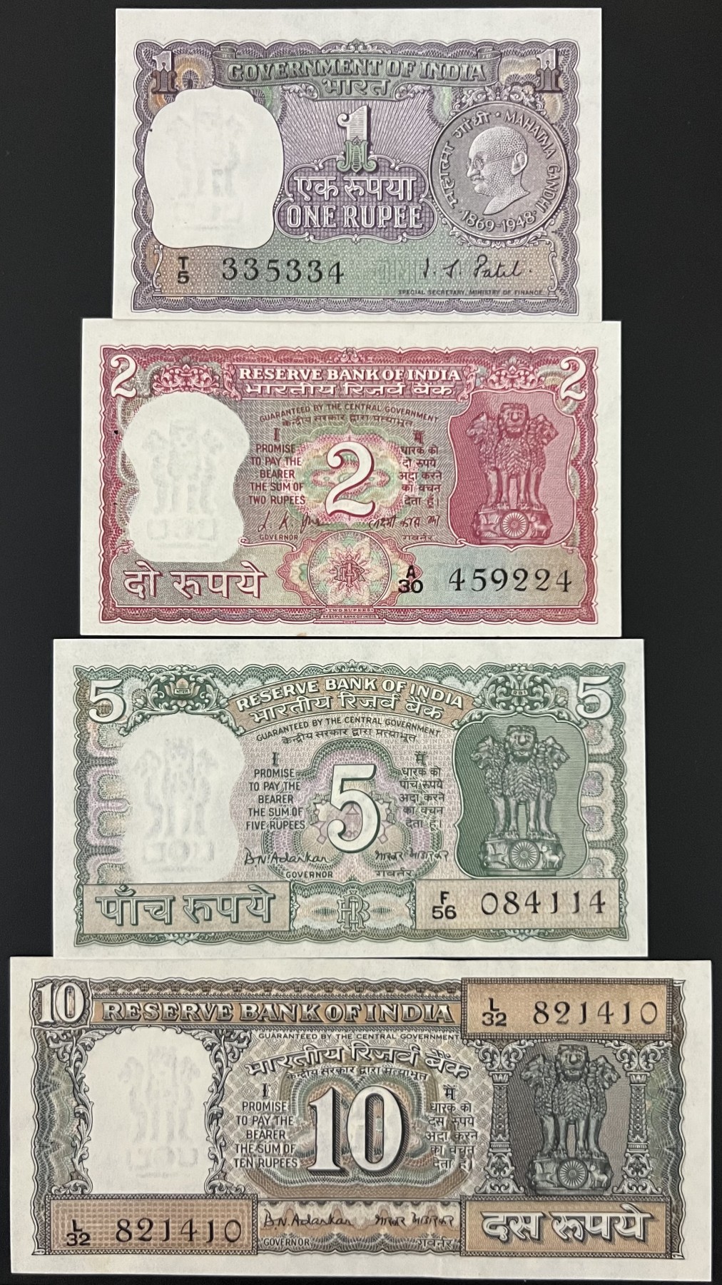 🌗乐淘淘世界纸币收藏拍卖 第41期 裸钞较多🌓 印度1969年纸币四张 1/2/5/10卢比 甘地诞辰纪念钞 有针孔 2卢比下边缘有一处黄斑 其余全新UNC