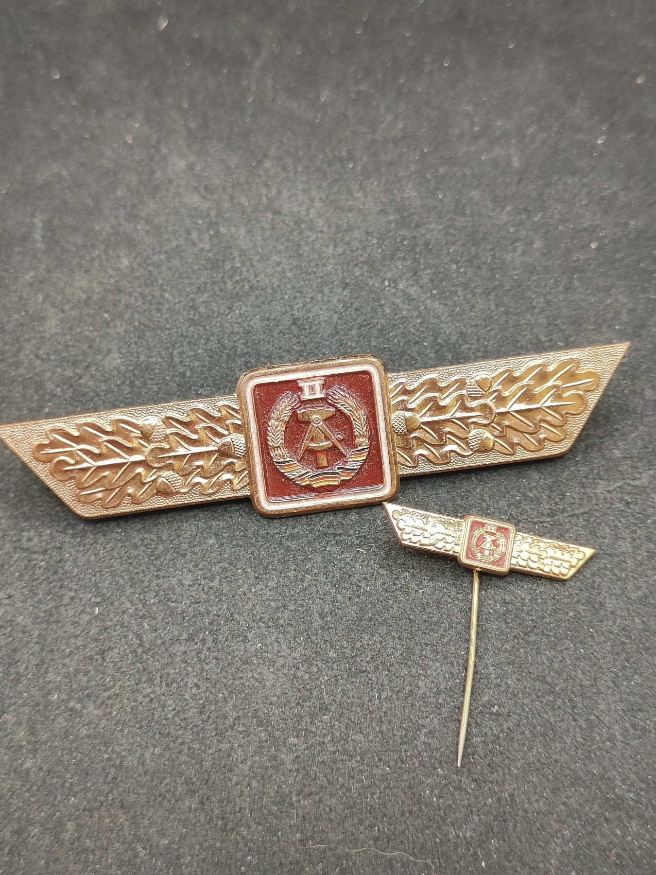 （上一期拍卖与本期一起发货）全场0元起拍 第132期 咸鱼国勋章拍卖专场 2月21日（周三）下午6：00开始 东德中期 63版人民军通用技能章 带迷你章