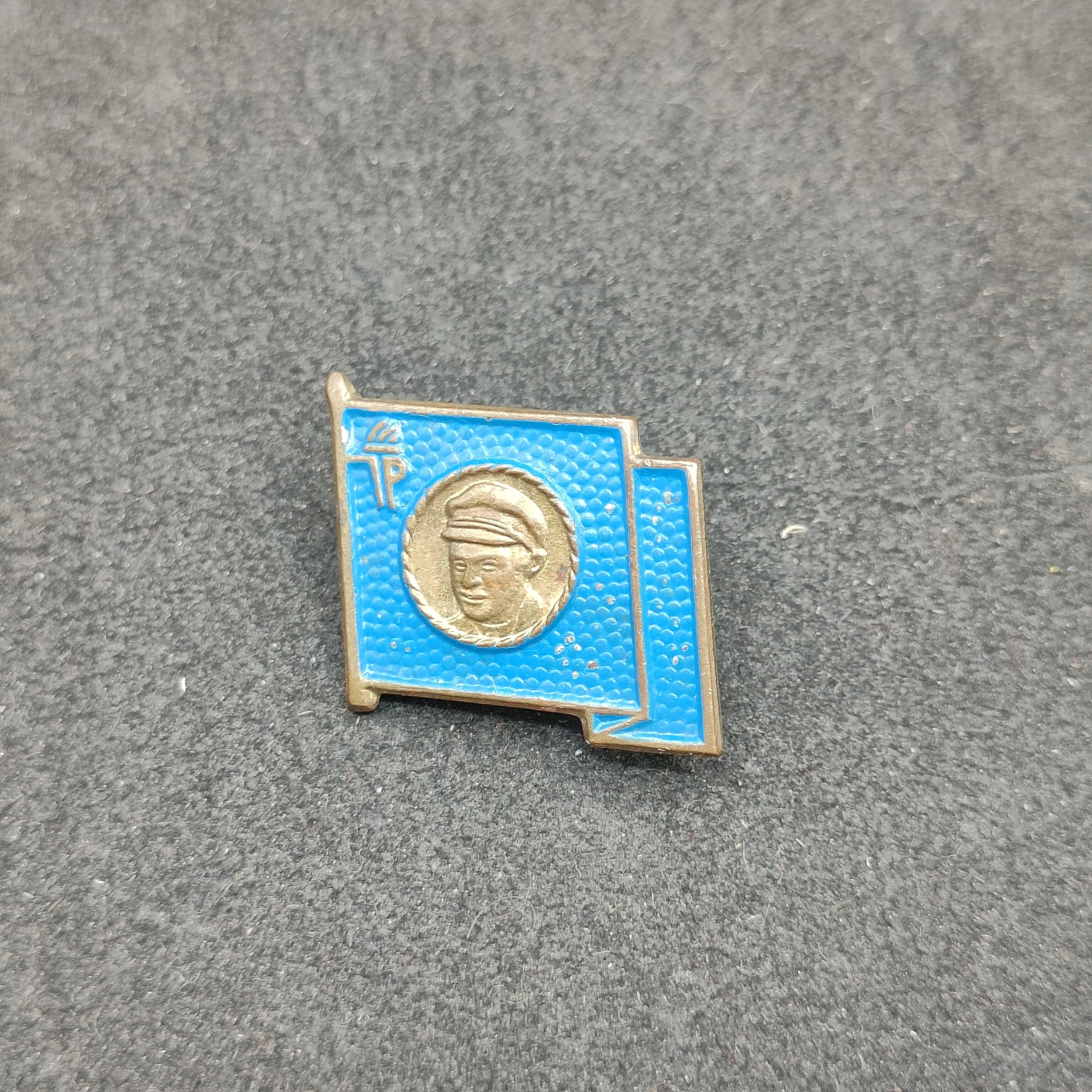 （上一期拍卖与本期一起发货）全场0元起拍 第132期 咸鱼国勋章拍卖专场 2月21日（周三）下午6：00开始 东德恩斯特台尔曼先锋队队徽