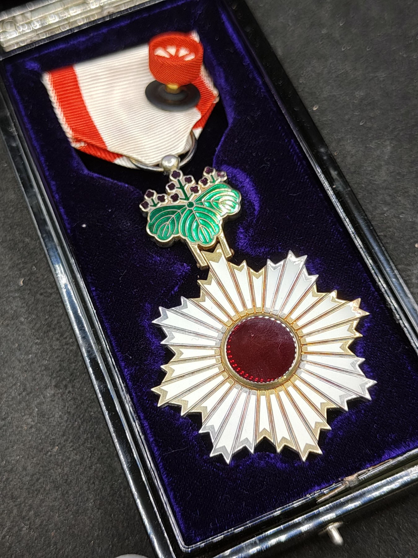 （上一期拍卖与本期一起发货）全场0元起拍 第132期 咸鱼国勋章拍卖专场 2月21日（周三）下午6：00开始 极美品 鎏金完美版 五等旭日章 银制带盒略