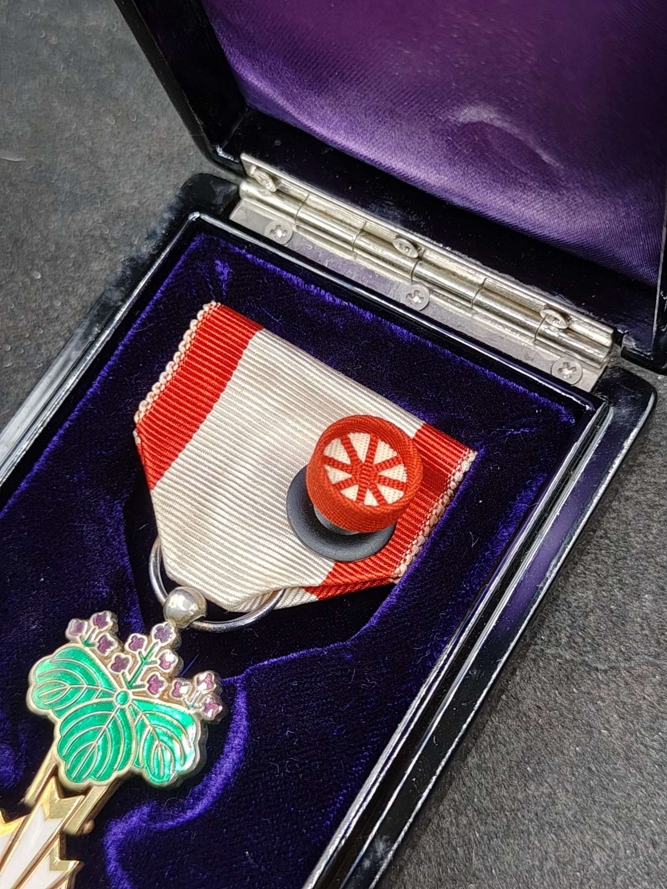 （上一期拍卖与本期一起发货）全场0元起拍 第132期 咸鱼国勋章拍卖专场 2月21日（周三）下午6：00开始 极美品 鎏金完美版 五等旭日章 银制带盒略