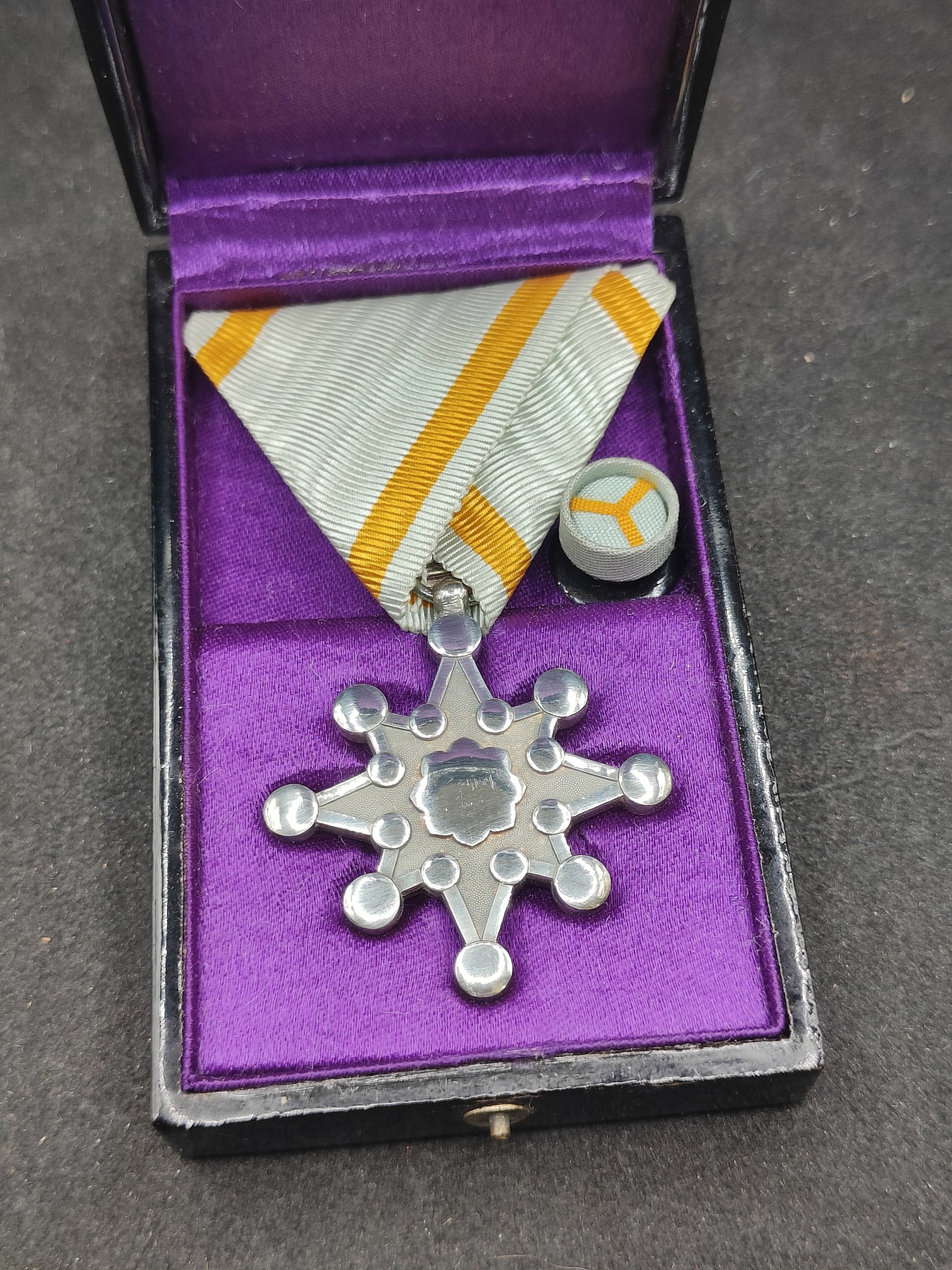 （上一期拍卖与本期一起发货）全场0元起拍 第132期 咸鱼国勋章拍卖专场 2月21日（周三）下午6：00开始 美品 日本战时 八等瑞宝章 银制带盒略