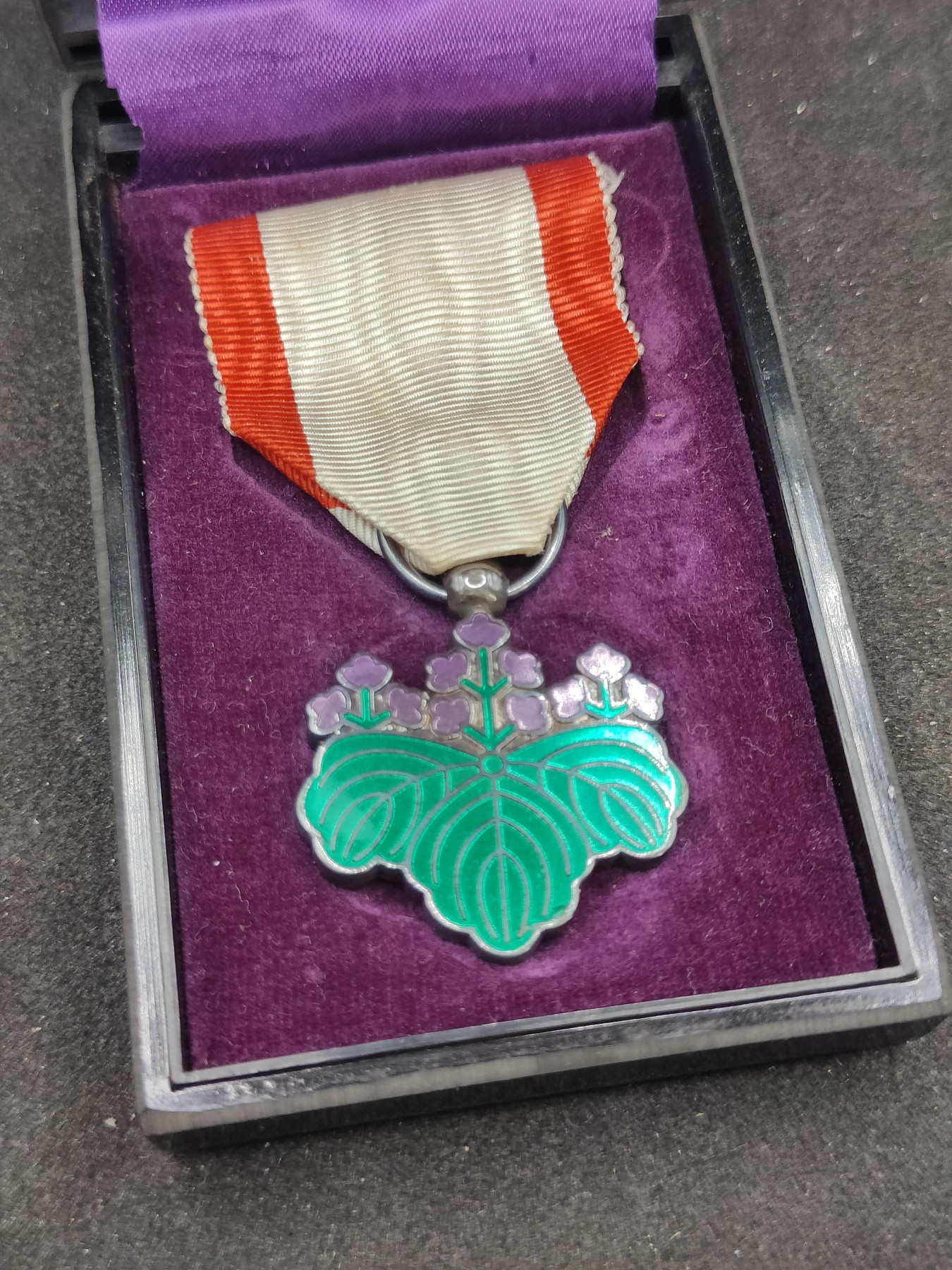 （上一期拍卖与本期一起发货）全场0元起拍 第132期 咸鱼国勋章拍卖专场 2月21日（周三）下午6：00开始 日本战后单面青叶章 银制带盒