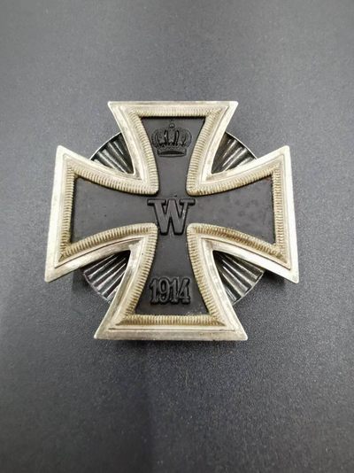 老王徽章第二十八期 - 德国一战一级铁十字勋章   铁质核心三片式结构，贝壳版