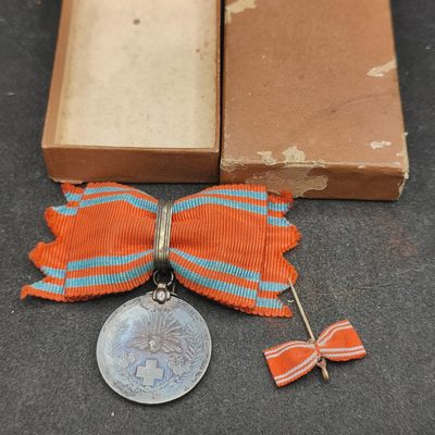 （上一期拍卖与本期一起发货）全场0元起拍 第132期 咸鱼国勋章拍卖专场 2月21日（周三）下午6：00开始 - 日本早期女版赤十字社员章银制带盒略