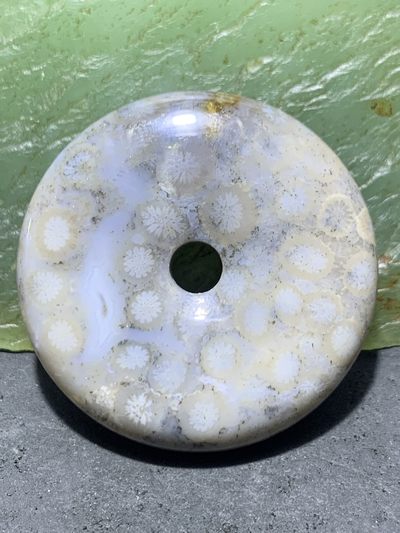 仅此一个，精美天然飘银砂高玉化满花珊瑚玉平安扣一个， - 仅此一个，精美天然飘银砂高玉化满花珊瑚玉平安扣一个，