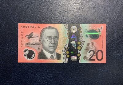 收藏联盟Quantum Auction 第325期拍卖  - 澳大利亚2019年20元 品相全新UNC 首发AA冠 号码无4 “皇家飞行医生服务”组织创始人 牧师 约翰.弗林