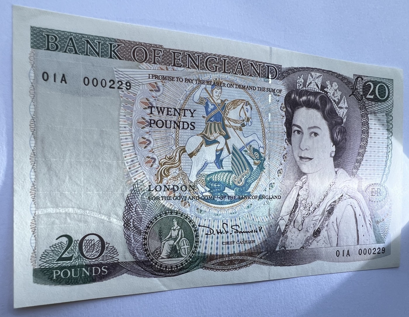 2026第4场（总第231期）：精品测试钞、外钞综合场  首发01A冠/百位小号000229 英格兰1981-84年版20镑女王钞UNC（略有浅印）