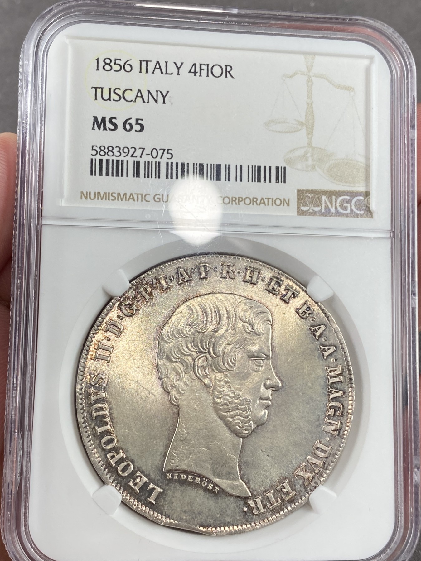 万国钱币拍卖第021期（龙年首拍） NGC MS65 1856年意大利托斯卡纳4菲奥里尼大银 高分不太多见的意系大银，能达到BU等级的更是罕有，背面纹章设计也华丽，完美暴光状态，6~7点钟方向为币坯问题，并非磕碰，NGC冠军分。