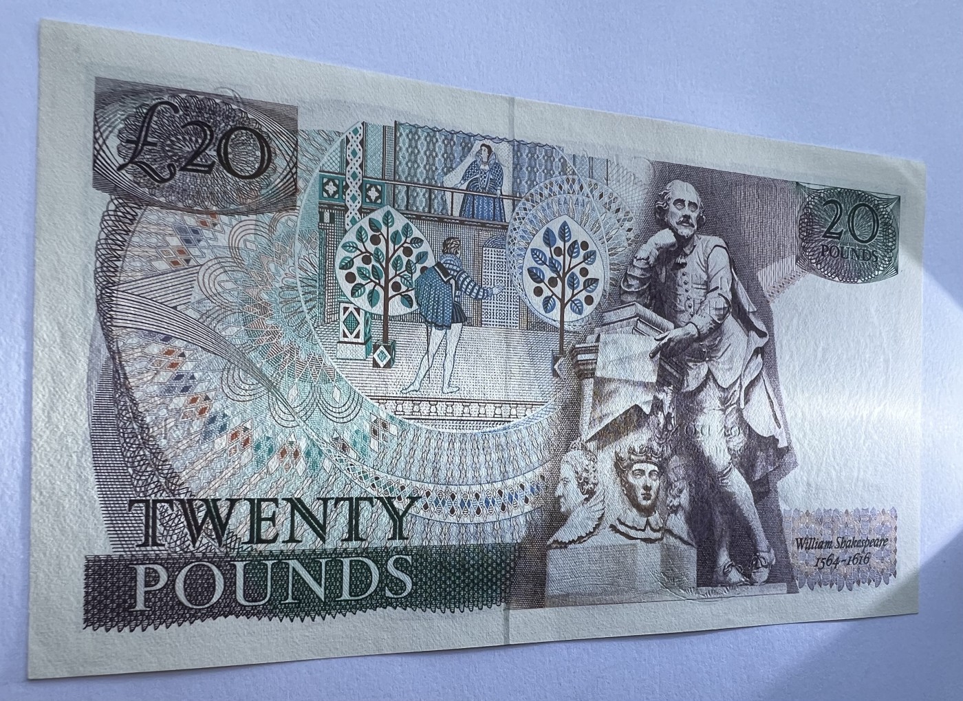 2026第4场（总第231期）：精品测试钞、外钞综合场  首发01A冠/百位小号000229 英格兰1981-84年版20镑女王钞UNC（略有浅印）