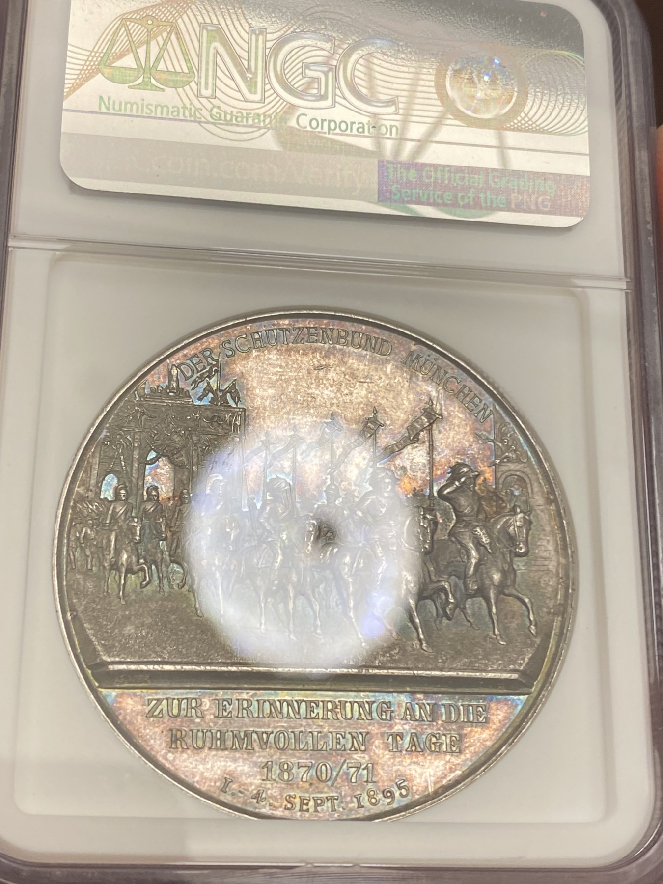 万国钱币拍卖第021期（龙年首拍） NGC MS62 1895年德国巴伐利亚摄政王利奥波德纪念1870-71年普法战争胜利班师回朝25周年纪念高浮雕大银章，双面原味五彩镜面，非常难得的状态，1871年利奥波德时任巴伐利亚军队最高统帅，43MM。