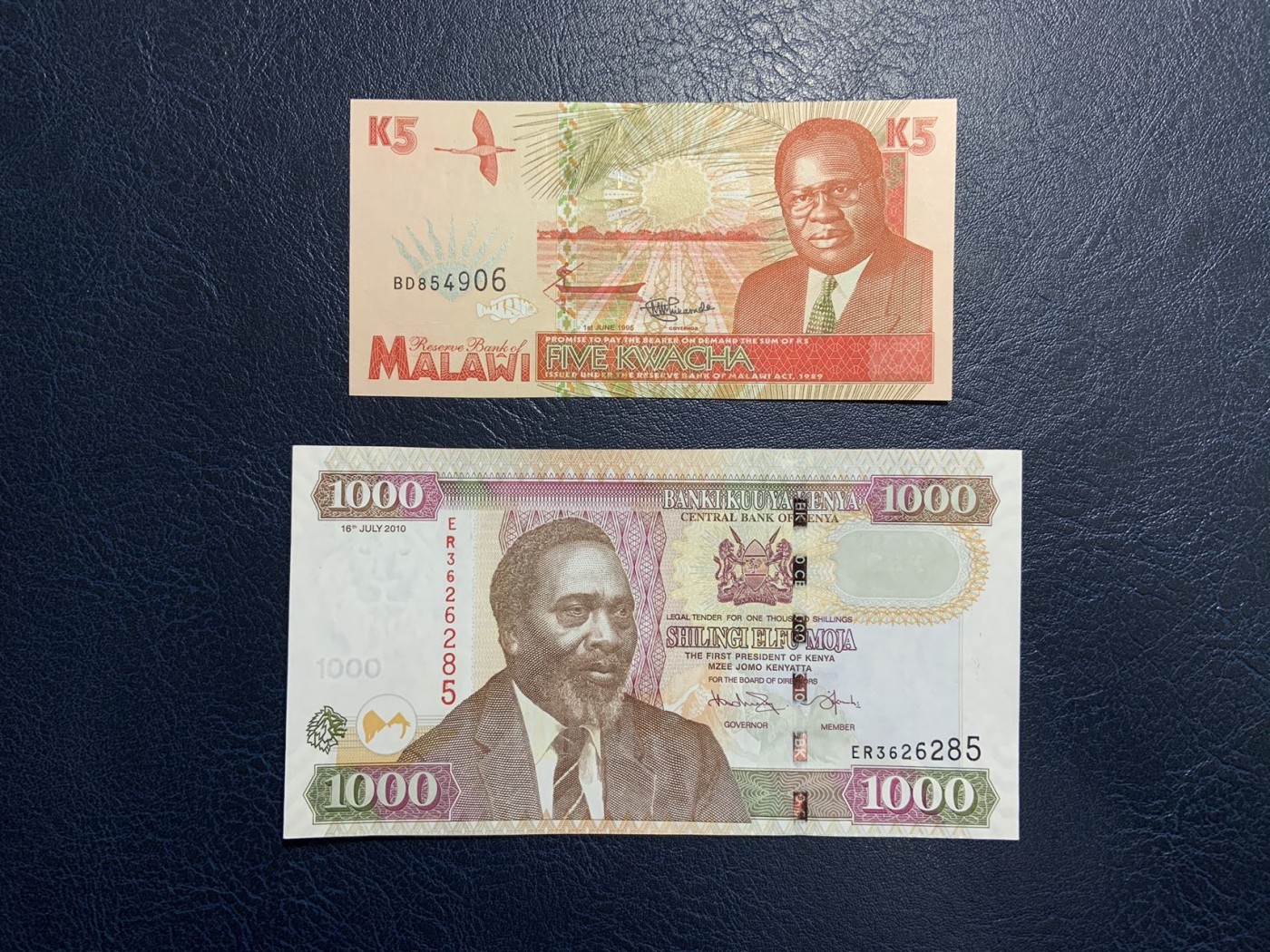 收藏联盟Quantum Auction 第325期拍卖  马拉维1995年5克瓦查和肯尼亚1997年1000先令(最大面值) 品相为全新UNC 和UNC- 双面凹印