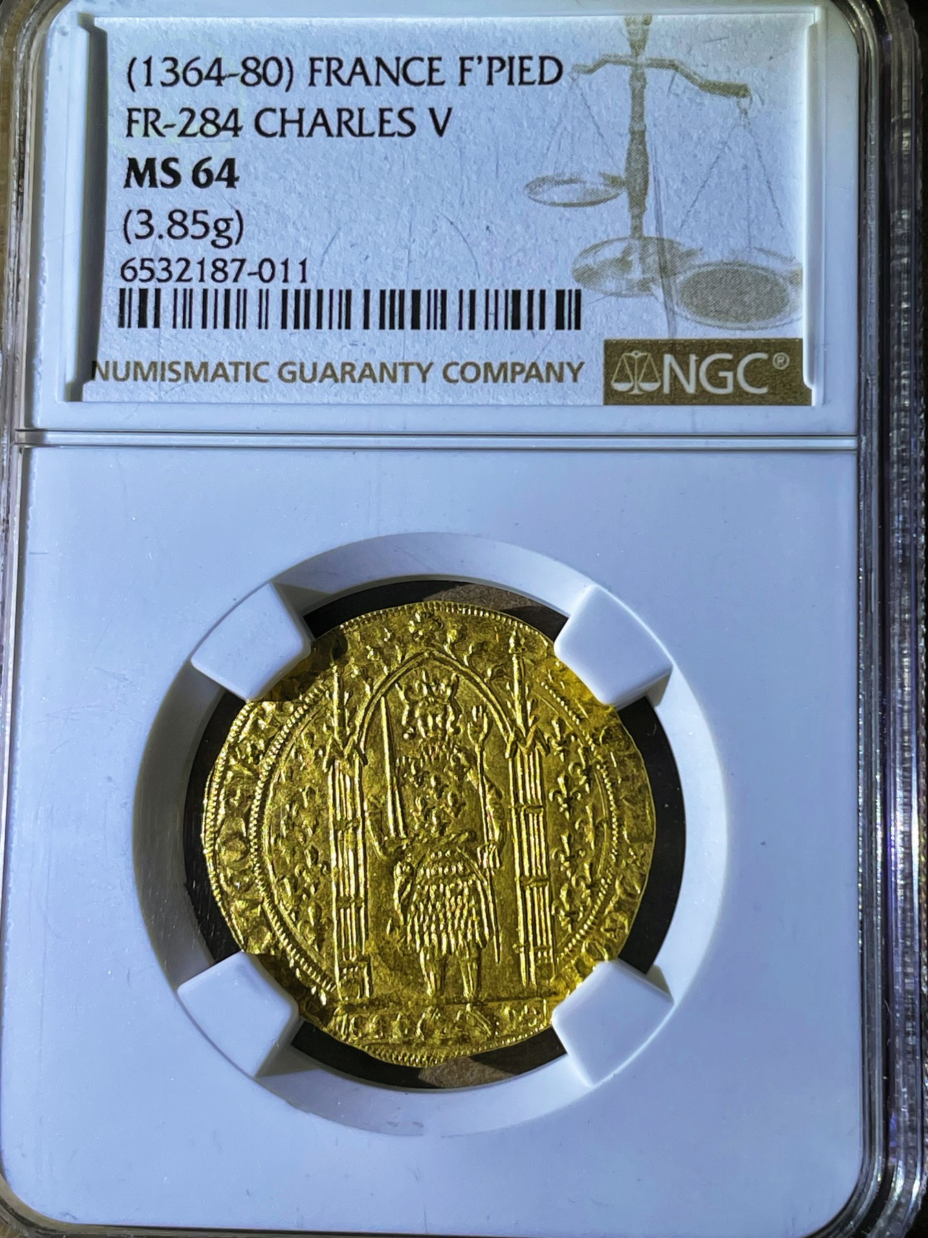 【Blue Auction】✨世界纸币精拍第433期【精】 【顶级状态】法国 1364-80年“贤明王”——查理五世金币 NGC MS64 顶级分数 图案清晰完整 线条锐利深峻 尤其是脸部非常清晰可遇不可求 历经六七百年岁月洗礼依旧金光璀璨 钱币整体风格繁缛豪华 属于中世纪钱币中哥特艺术的巅峰之作 查理五世逆转了百年战争第一阶段的战局 使法国得以复兴 