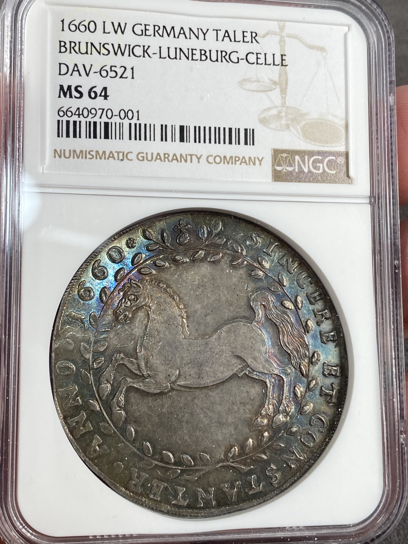 万国钱币拍卖第021期（龙年首拍） NGC MS64 1660年德国布伦瑞克奔马大泰勒 17世纪的老泰勒能有如此品质其难度无需多言，双面环彩，打制深峻，NGC唯一冠军分。