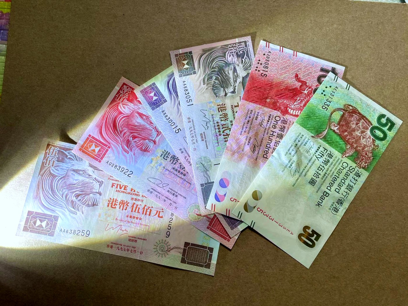 【Blue Auction】✨世界纸币精拍第433期【精】 【一组6张 包含AA冠无47】香港 渣打&汇丰 1993-2010年 20-500元 UNC（500港币极轻微荧光点）