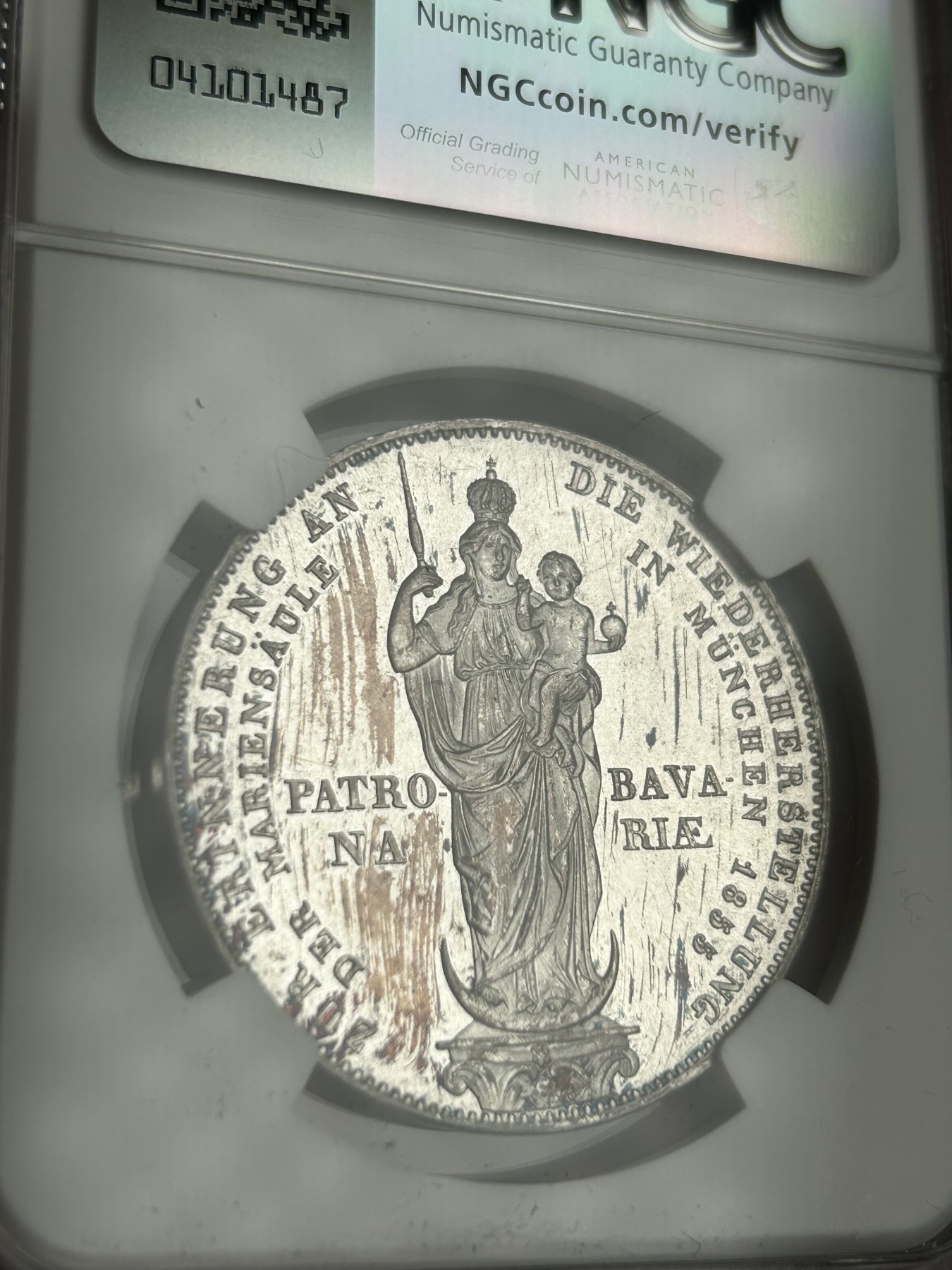 万国钱币拍卖第021期（龙年首拍） NGC MS62 1855年德国巴伐利亚马克西米利安二世圣母抱婴2古尔登大银币 镜面五彩 分数略有低评