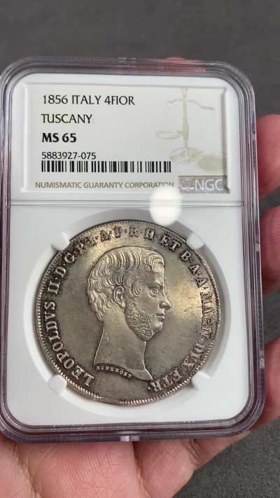 万国钱币拍卖第021期（龙年首拍） NGC MS65 1856年意大利托斯卡纳4菲奥里尼大银 高分不太多见的意系大银，能达到BU等级的更是罕有，背面纹章设计也华丽，完美暴光状态，6~7点钟方向为币坯问题，并非磕碰，NGC冠军分。