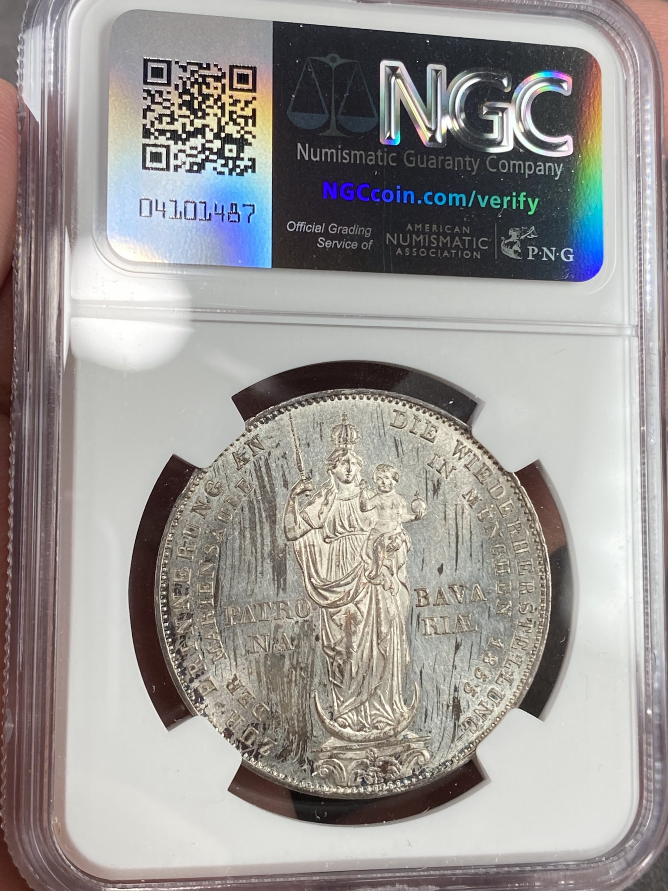 万国钱币拍卖第021期（龙年首拍） NGC MS62 1855年德国巴伐利亚马克西米利安二世圣母抱婴2古尔登大银币 镜面五彩 分数略有低评