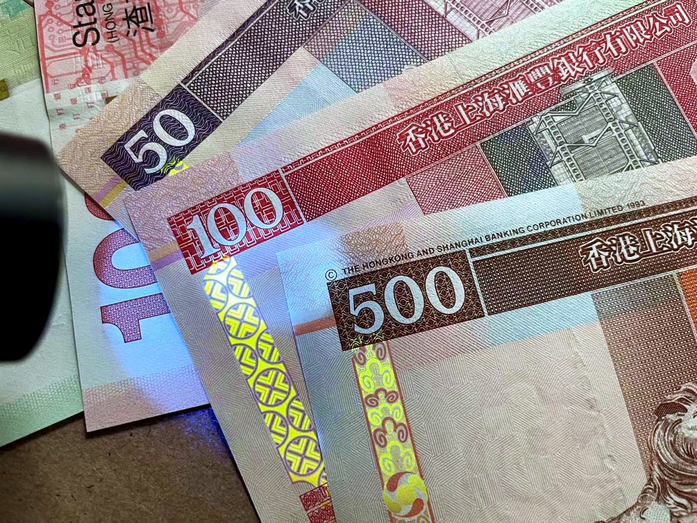 【Blue Auction】✨世界纸币精拍第433期【精】 【一组6张 包含AA冠无47】香港 渣打&汇丰 1993-2010年 20-500元 UNC（500港币极轻微荧光点）