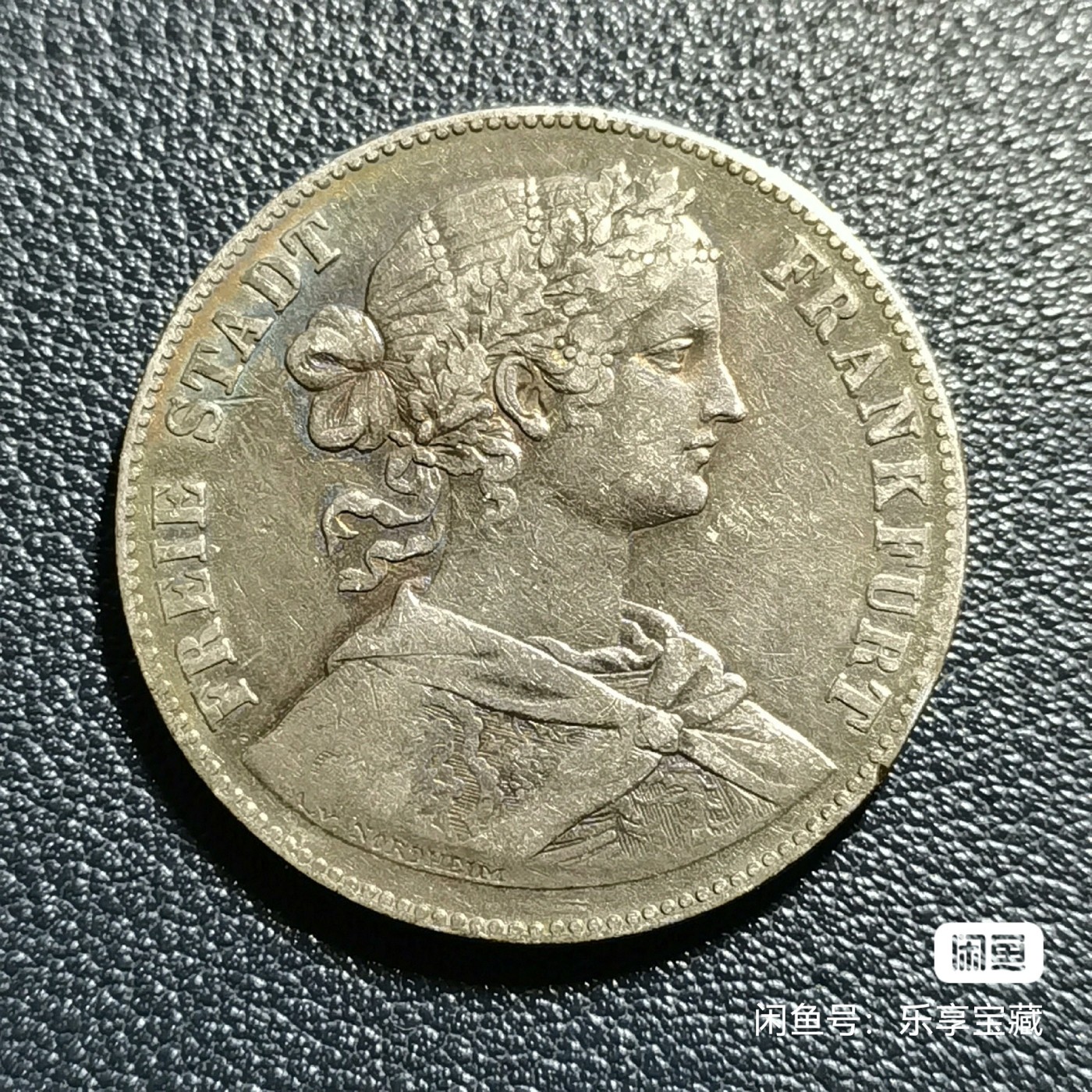 🎉🎊乐享宝藏💎💰~20240317专场 德国法兰克福少女1泰勒银币 【面值】1泰勒 【尺寸】33mm 【材质】银 【重量】18.5g 【成色】90% 【发行量】169.9万