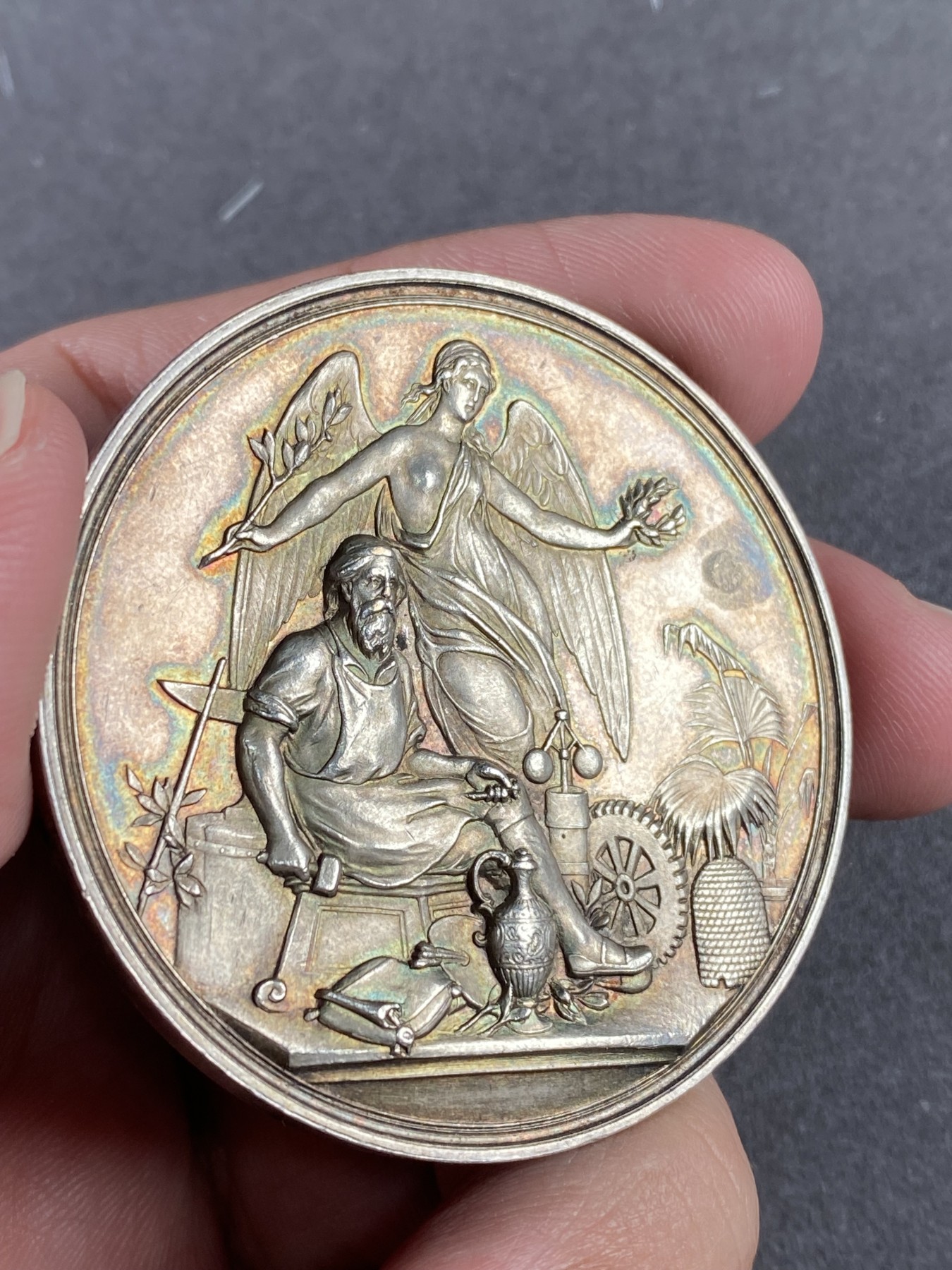 万国钱币拍卖第021期（龙年首拍） 1894年德国图林根埃尔福特商业和工业博览会纪念大银章 双天使加持 所见品相最优 镜面底板 未送评欧洲一线货 46g，50mm