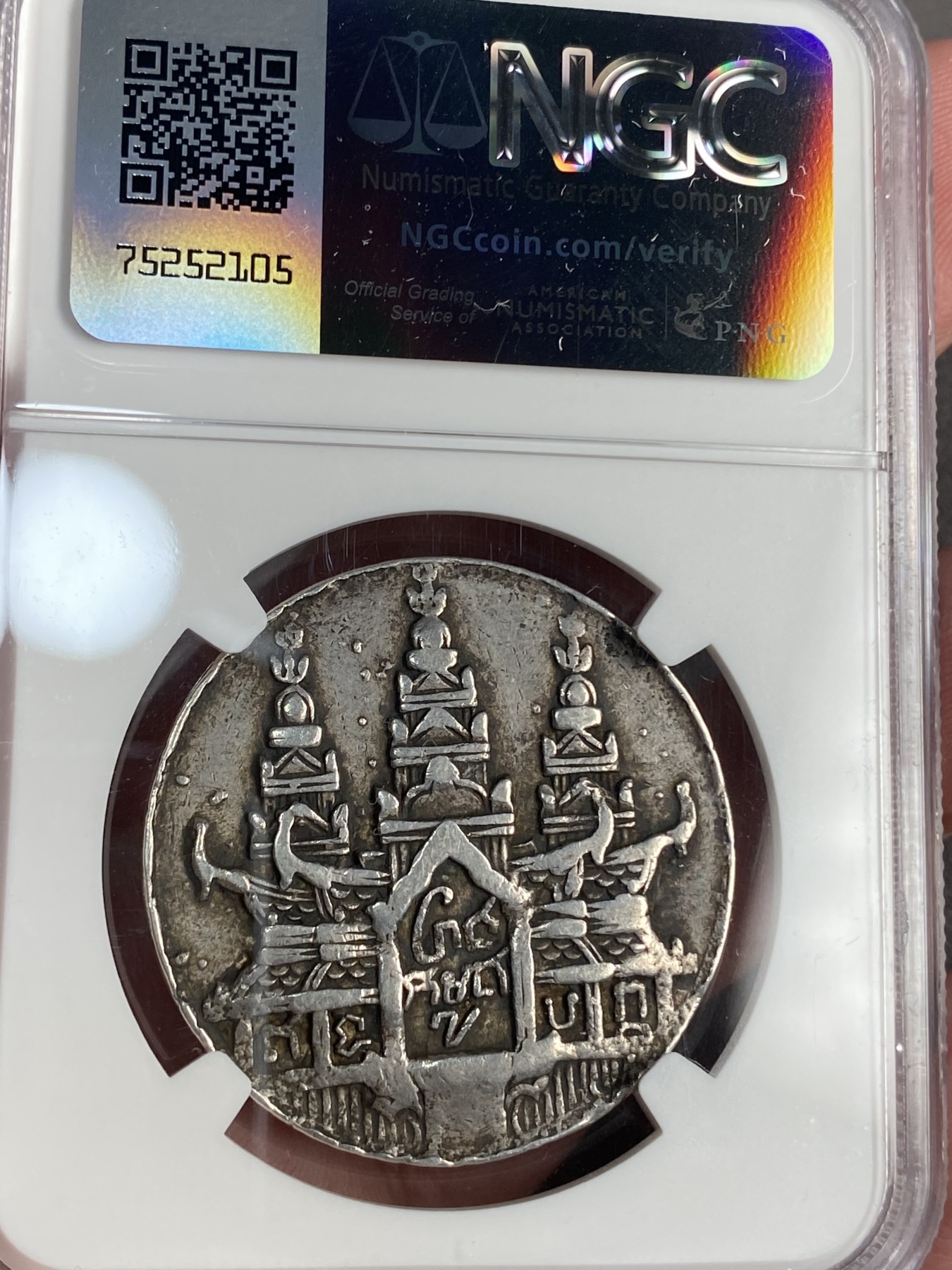 万国钱币拍卖第021期（龙年首拍） NGC VF30 1847年柬埔寨高棉王朝安东王造1提卡哈姆萨神鸟大银币 高浮雕 打制深俊 背面宫殿有不少留银非常漂亮