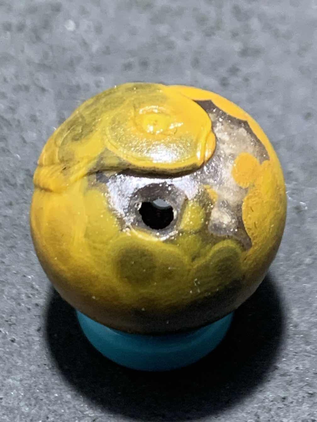 精美冰飘亚光战国红玛瑙手工俏色巧雕富贵有余随形珠一个，