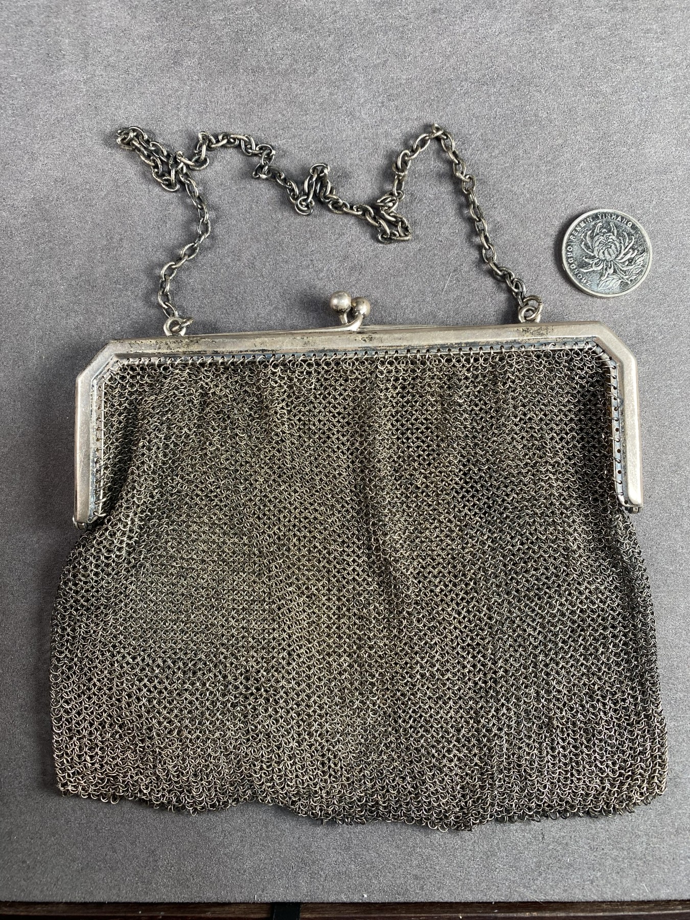 万国钱币拍卖第021期（龙年首拍） 十九世纪德国银质女士晚宴包 镂空锁链工艺非常细腻 实用物品 143g 800银标