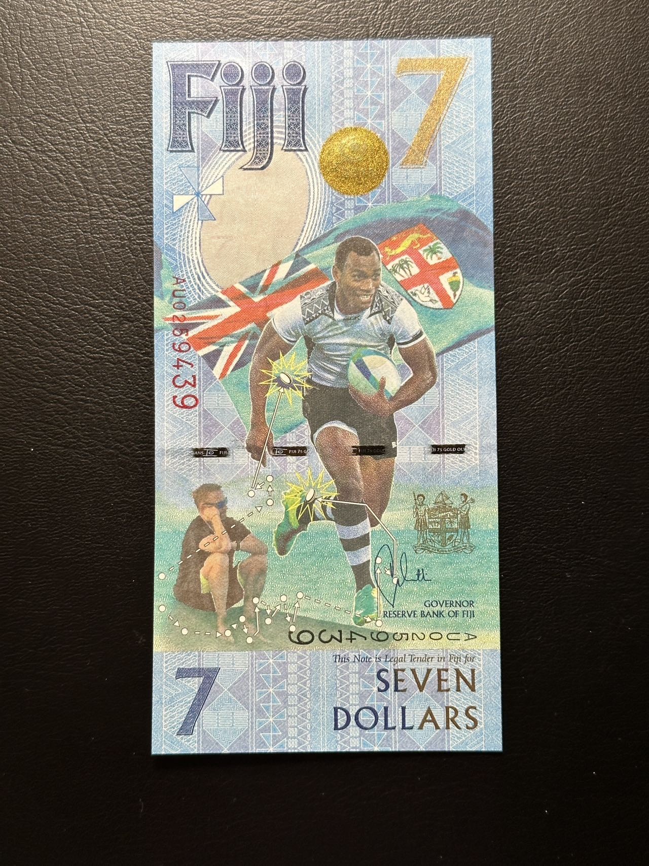 第三十六场！（本期有pmg记录仅两枚的顶级高货） 斐济橄榄球纪念币，7$特殊面值！荧光独特！设计新颖