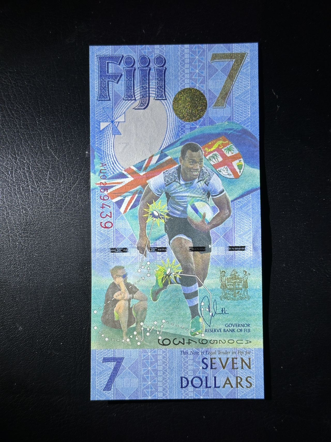 第三十六场！（本期有pmg记录仅两枚的顶级高货） 斐济橄榄球纪念币，7$特殊面值！荧光独特！设计新颖