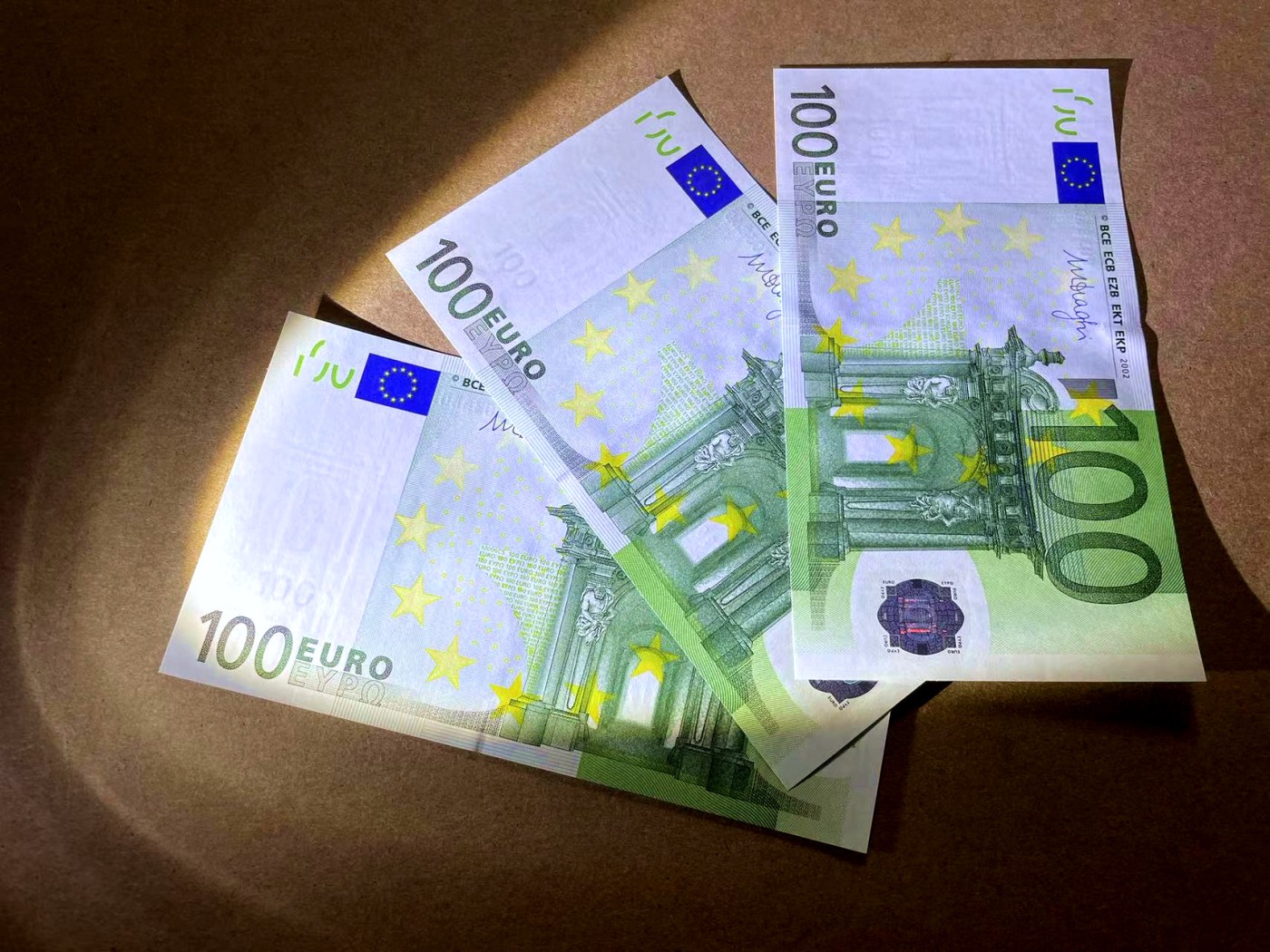 【Blue Auction】✨世界纸币精拍第434期【精】 【一组3张无47】欧盟 2002年100欧元 三签 全新UNC （其中一张极轻微瑕疵）