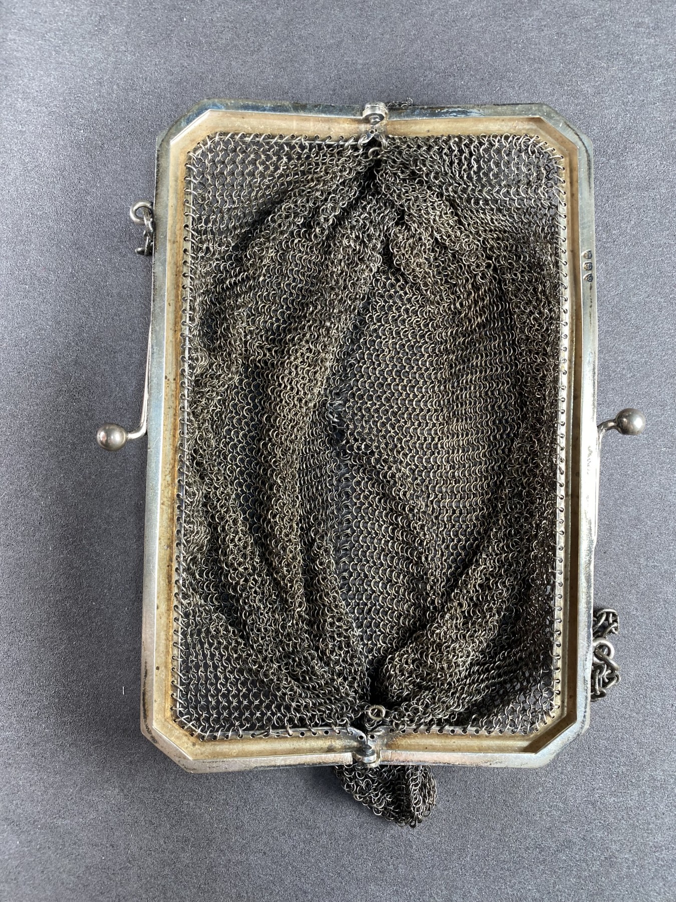 万国钱币拍卖第021期（龙年首拍） 十九世纪德国银质女士晚宴包 镂空锁链工艺非常细腻 实用物品 143g 800银标