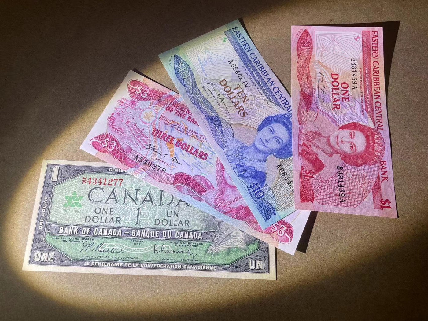 【Blue Auction】✨世界纸币精拍第435期【精】 【一组4张】东加勒比、巴哈马&加拿大 1-10元女王纸币一组 全新UNC