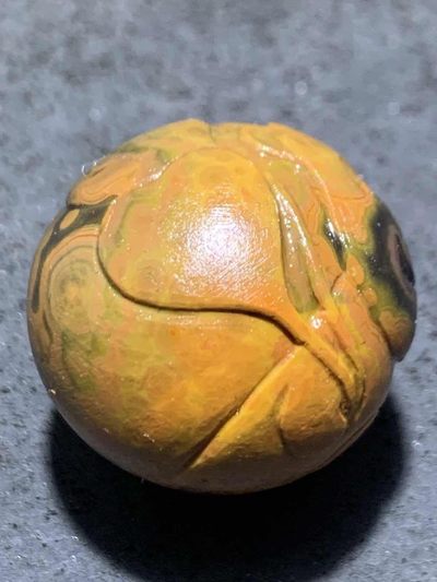 精美亚光冰飘战国红玛瑙手工俏色巧雕熊出没随形珠一颗！ 精美亚光冰飘战国红玛瑙手工俏色巧雕熊出没随形珠一颗！