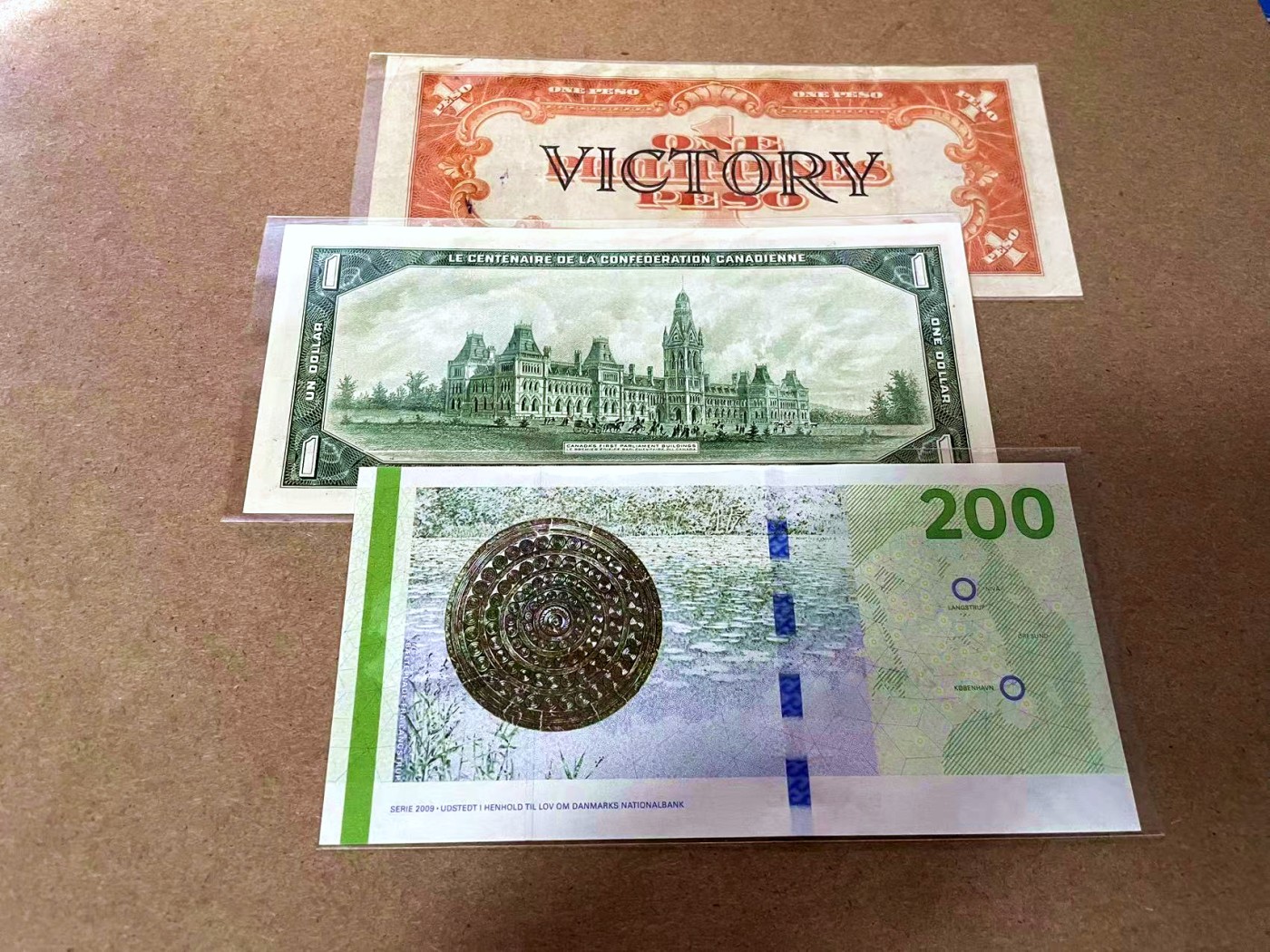 【Blue Auction】✨世界纸币精拍第435期【精】 【一组3张】加拿大1元&丹麦200克朗全新UNC 菲律宾1比索 品相如图